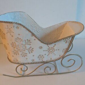 Festive Embossed Snowflake Sleigh Gold White Christmas Holiday Decoration Decor